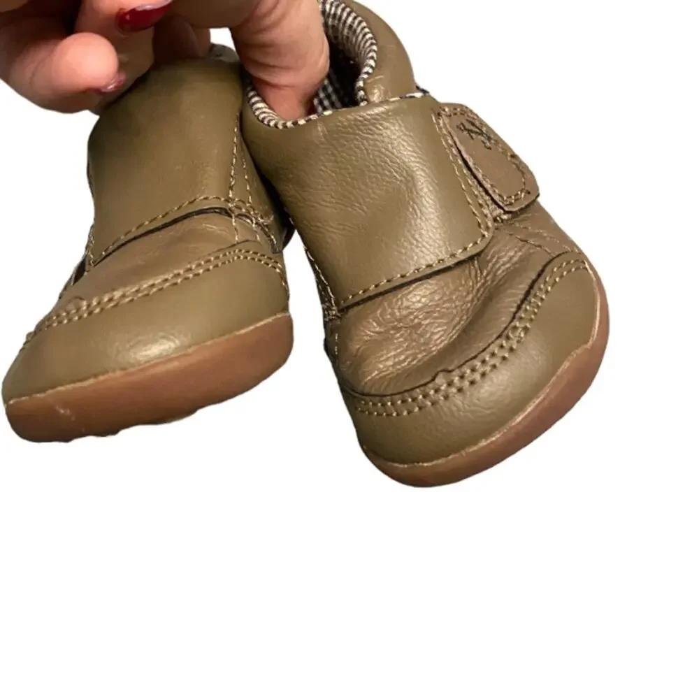 EUC Carters Infant Toddler boys ‘Charlie’ leather first walker shoes size 4